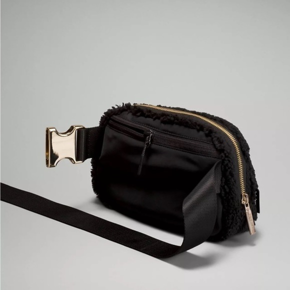Lululemon Fleece Everywhere Belt Bag Black - Picture 8 of 11